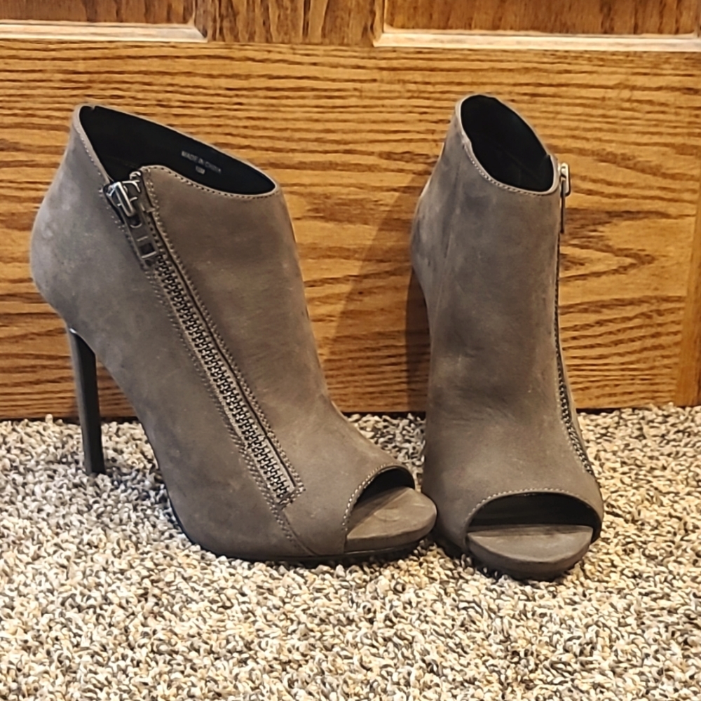 Steve Madden Women’s Mirabele peep toe heel Taupe size 10